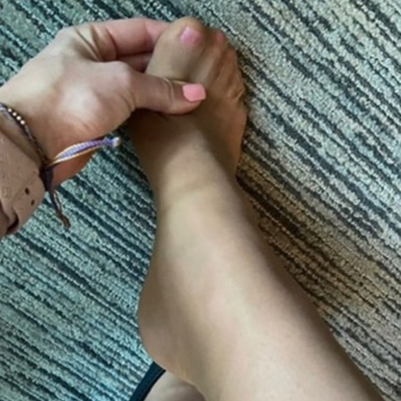 Hanes Other - Sheer Toe Office Work Pantyhose